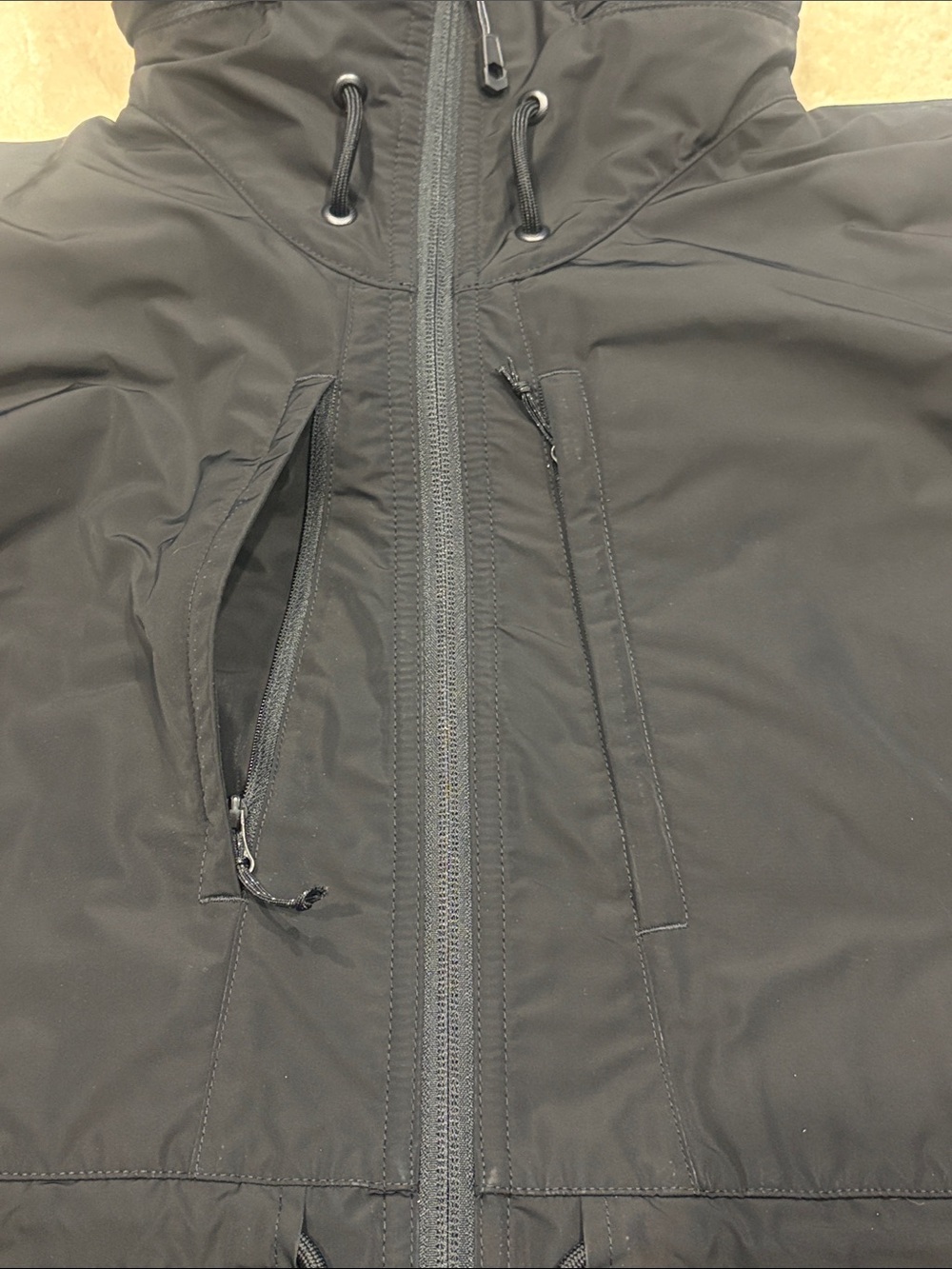 Mountain Hardwear Urbanite Parka, rain jacket, black, women’s medium - Picture 10 of 16